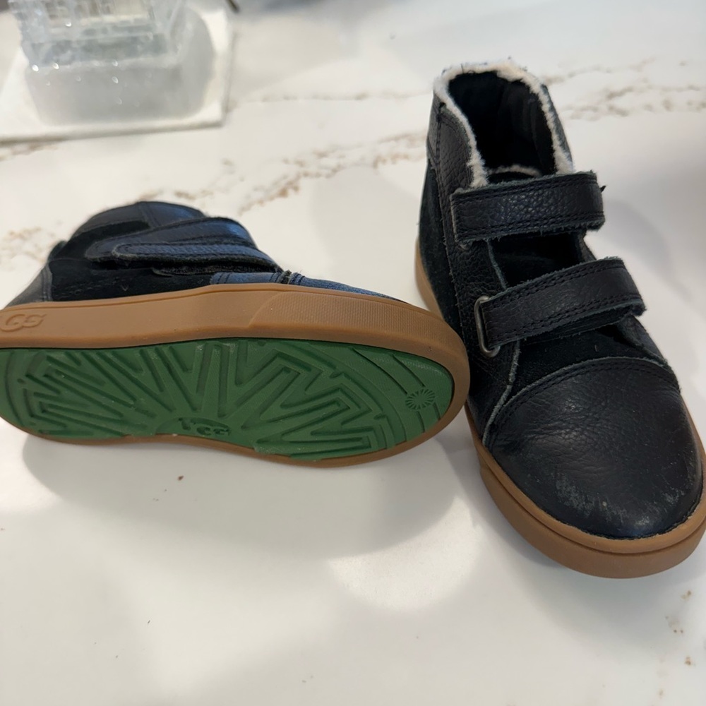 UGG Black Rennon II Leather Boots / Hightop Sneaker Sz
10 Toddler - Picture 9 of 10